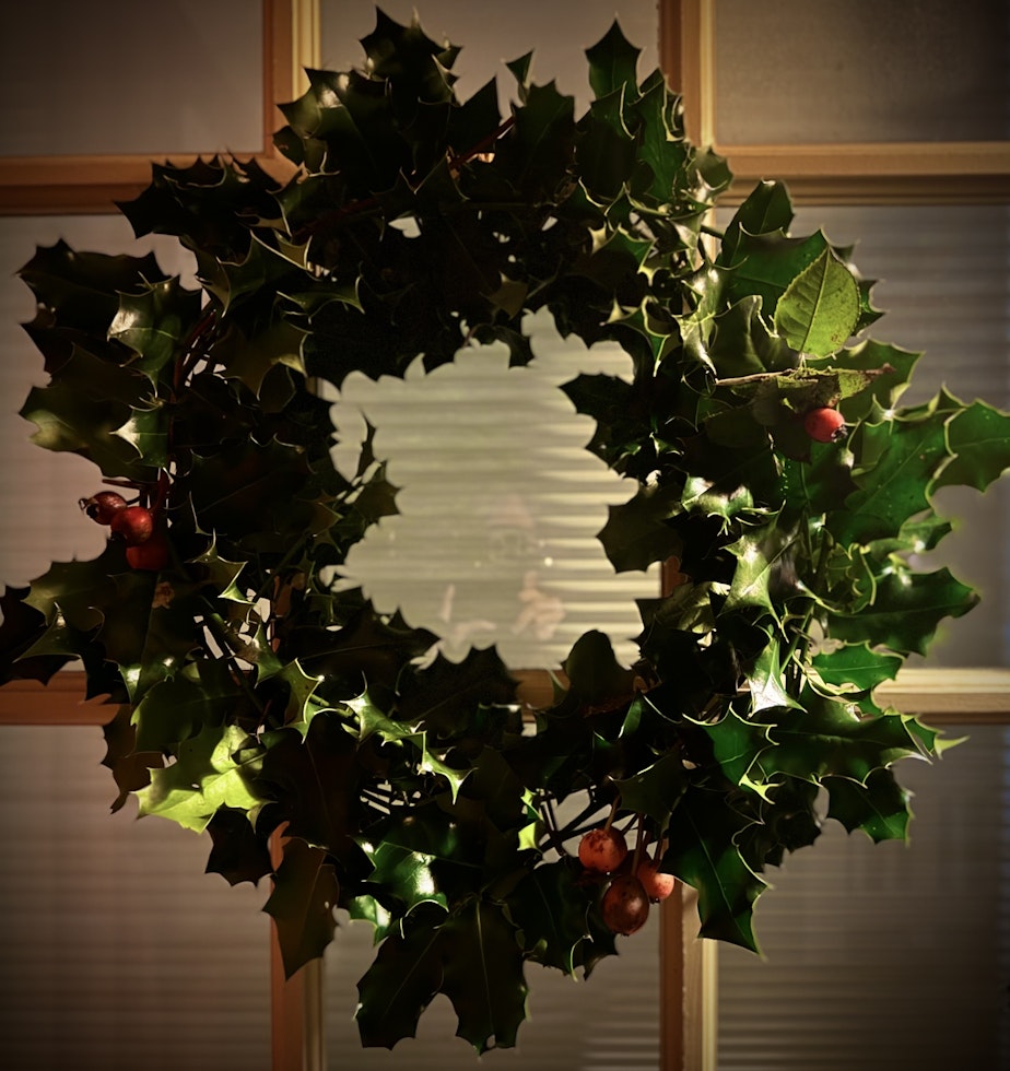 caption: A wreath of English holly adorns a home in Shoreline, Washington, in December 2023.