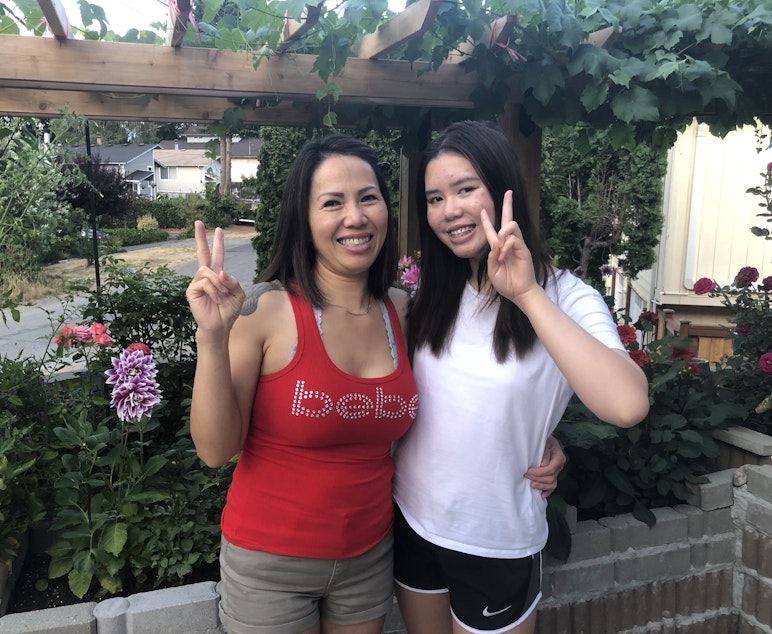 caption: Jennifer Nguyen (right) and her mom, Michell Nguyen.