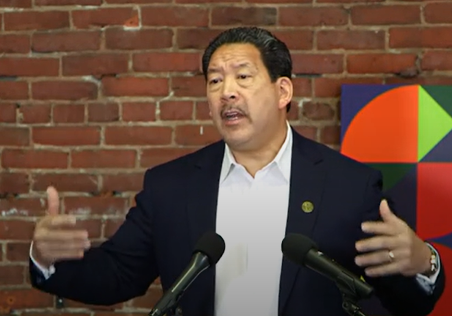 caption: Seattle Mayor Bruce Harrell announces new plans to address drug trafficking in downtown, while also providing resources for those addicted to drugs, April 19, 2023.